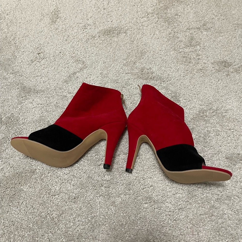 SHOES - Picture 2 of 5